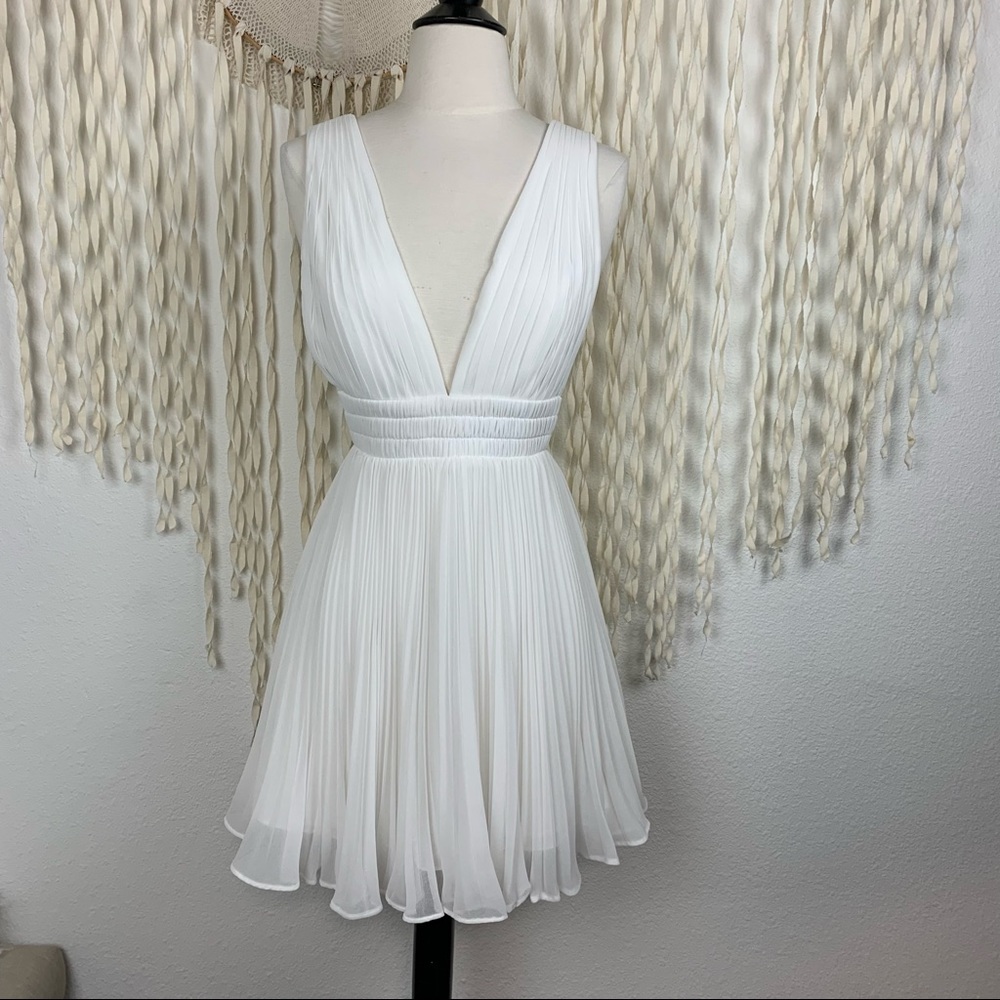 Fame & Partners White Pleated Mini Dress size US/0